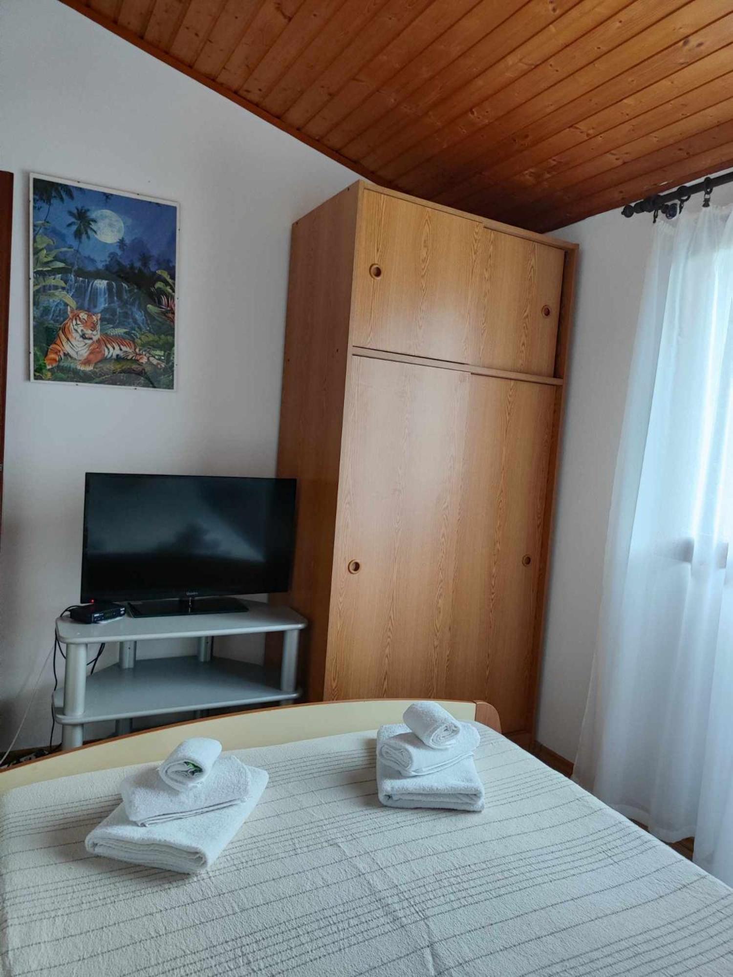 Apartments By The Sea Basina, Hvar - 116 Vrboska Rum bild